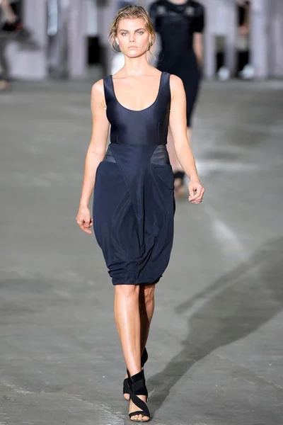 Look 18